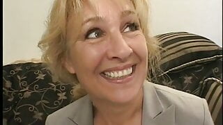 Mature slut gets her face and pussy fucked at same time