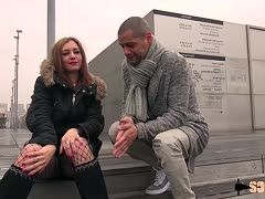 Zuhause lässt sie sich anal ficken